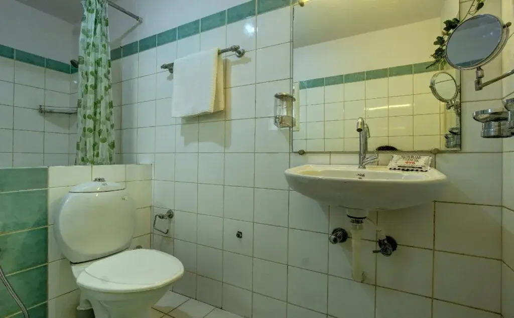 OYO 24935 Aiwan E Ashraf Suites