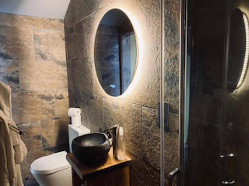 Unique Luxury Cabin Next to Ancient Woodland