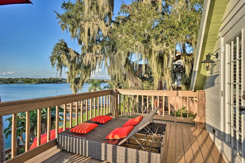 Lakefront Florida Retreat - Pool Table & Boat Dock