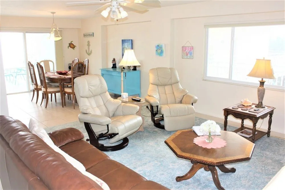 Jamaica Royale - 303 - 2 Br Condo