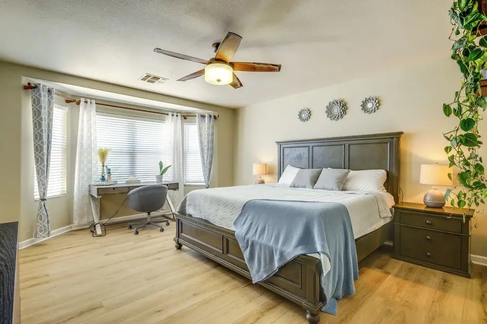 Fenced-in Pool & Patio: Gilbert Home!