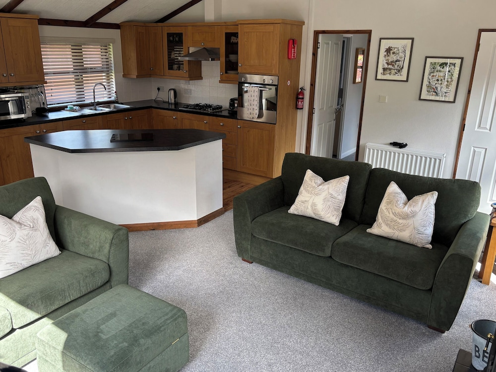 2 Riverside Lodge