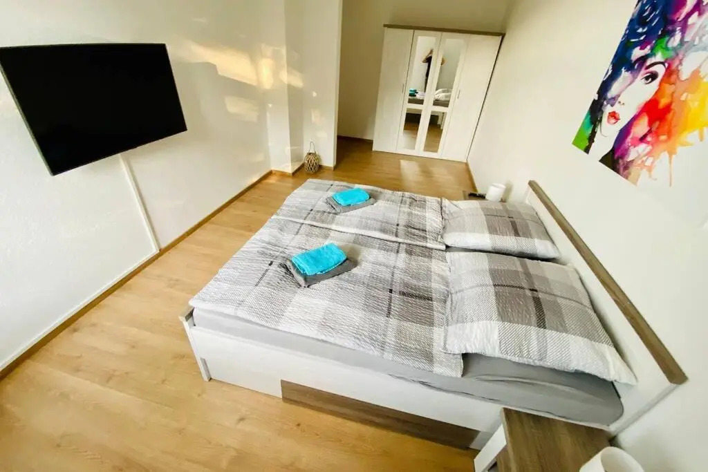 Liebevolle Fewo Seestadt mit Balkon und Badewanne