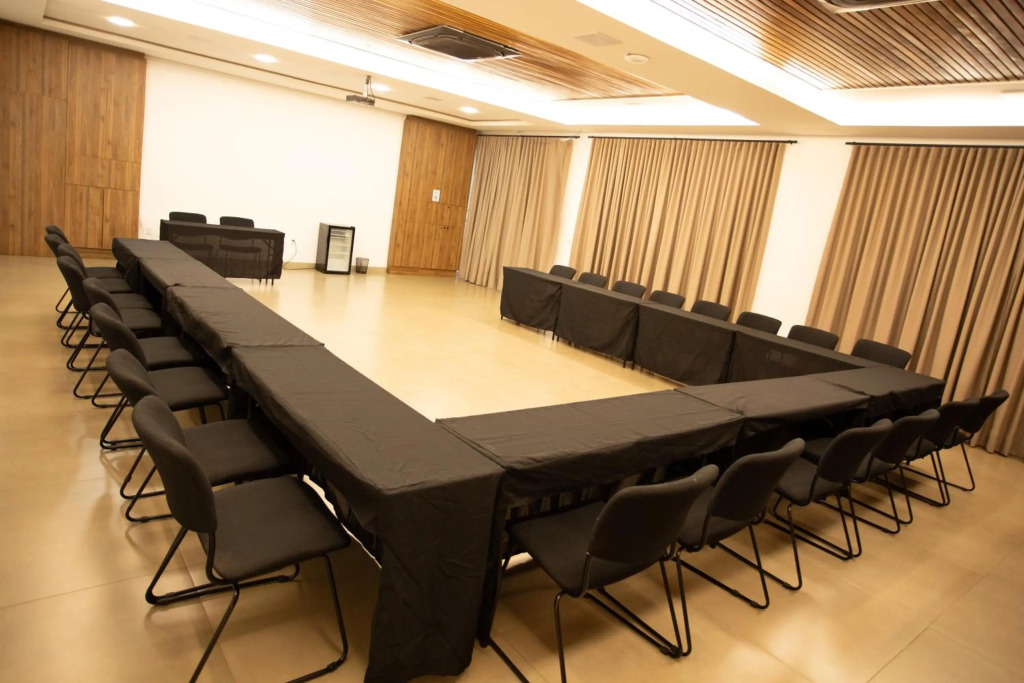 Ellus Hotel