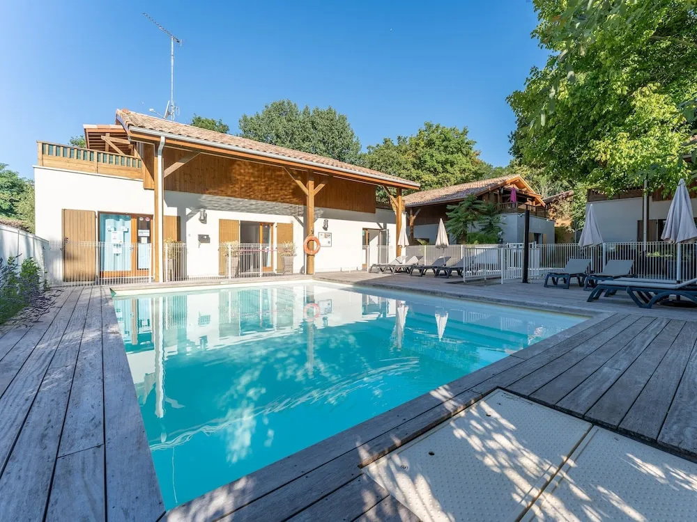 4-guest Stay Near Moutchic Beach