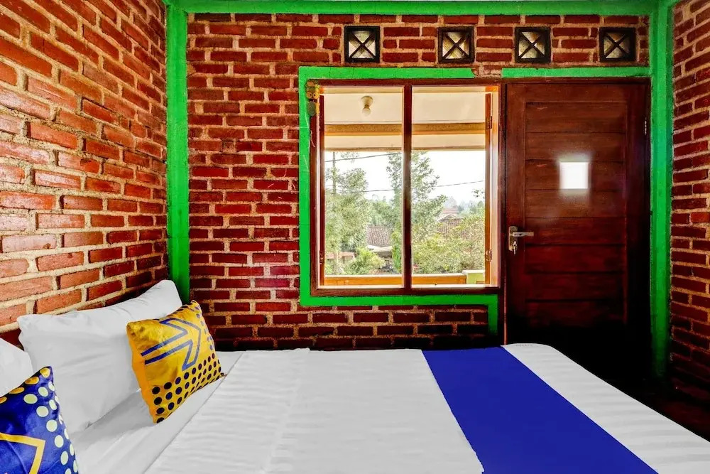 OYO Homes 90850 Cibeunying Eco Tourism Homestay Cibodas Maribaya 2