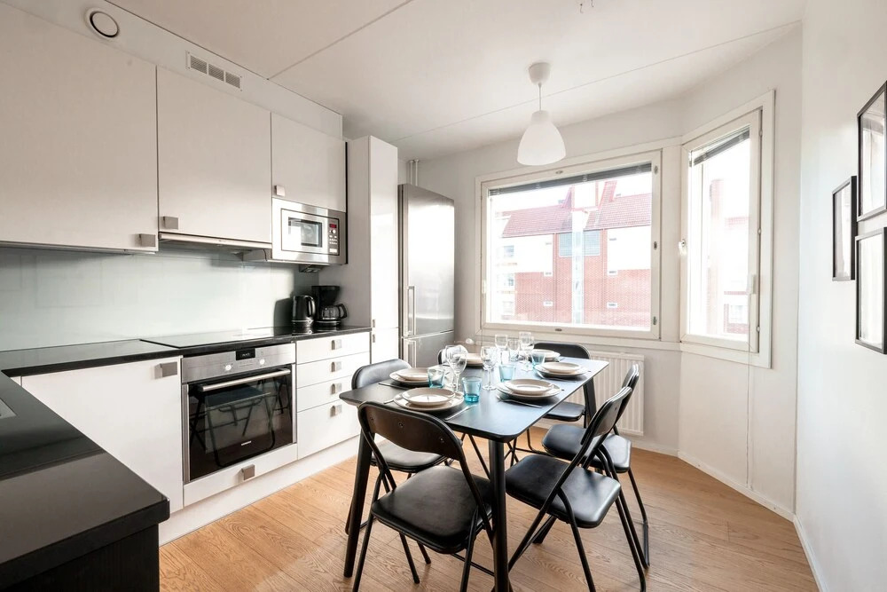 2ndhomes Modern & Cozy 2BR Apt w Balcony