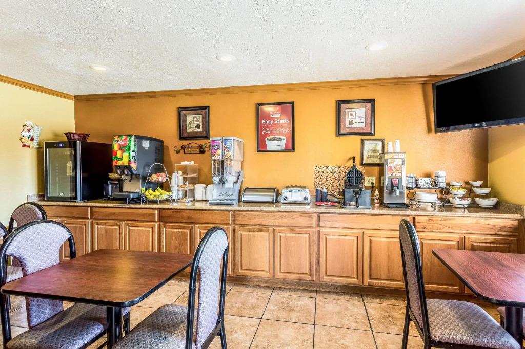 Econo Lodge Inn & Suites Albuquerque East I-40 Eubank Exit