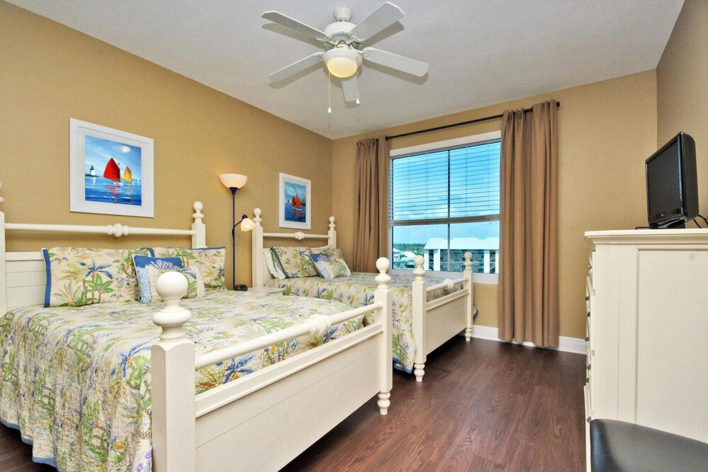 San Carlos 409 by Youngs Suncoast