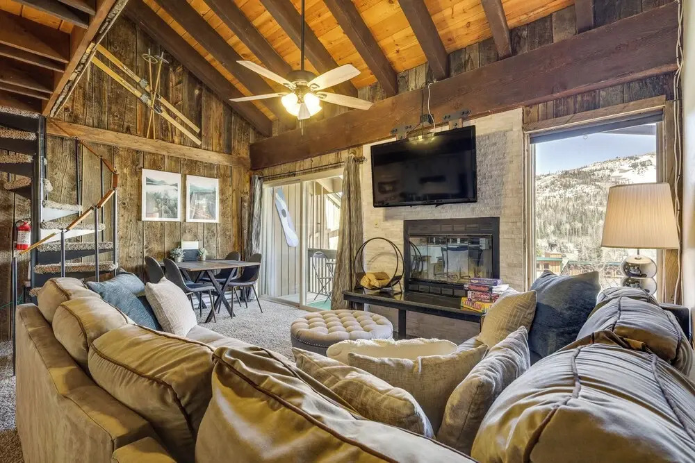 Townhome w/ Mtn View - Walk to Brian Head Lifts!