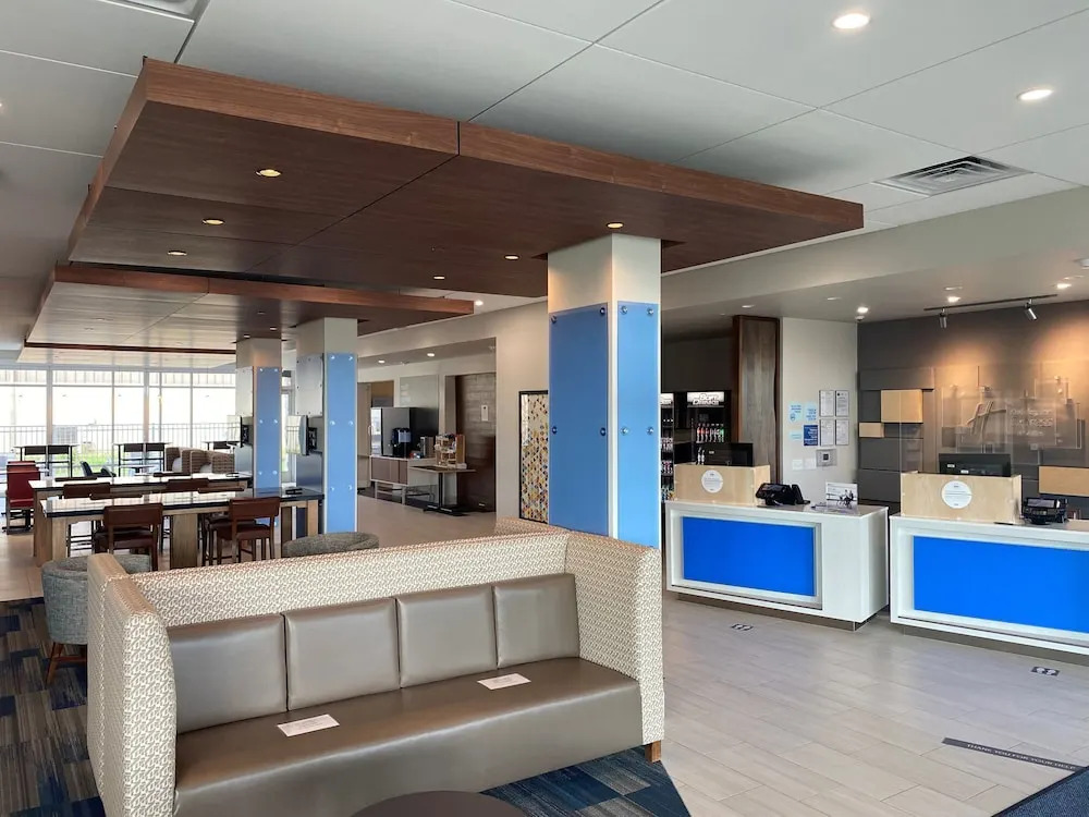 Holiday Inn Express & Suites - Madison West - Middleton by IHG
