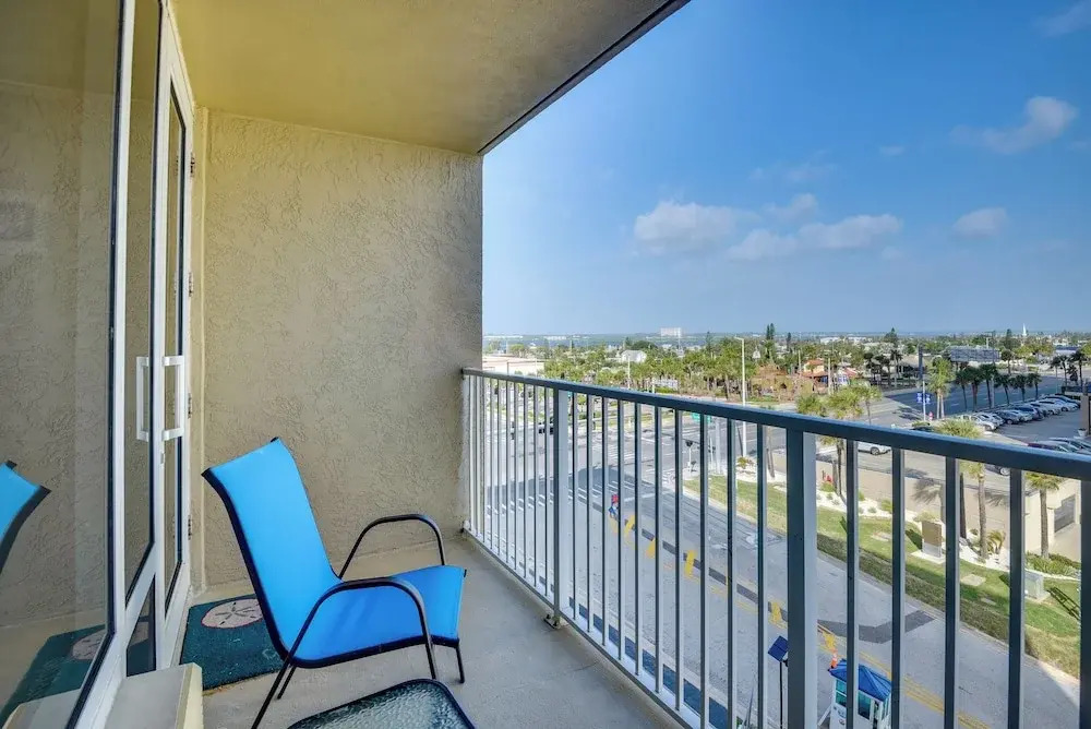 Breezy Daytona Beach Studio w/ Balcony & Views!