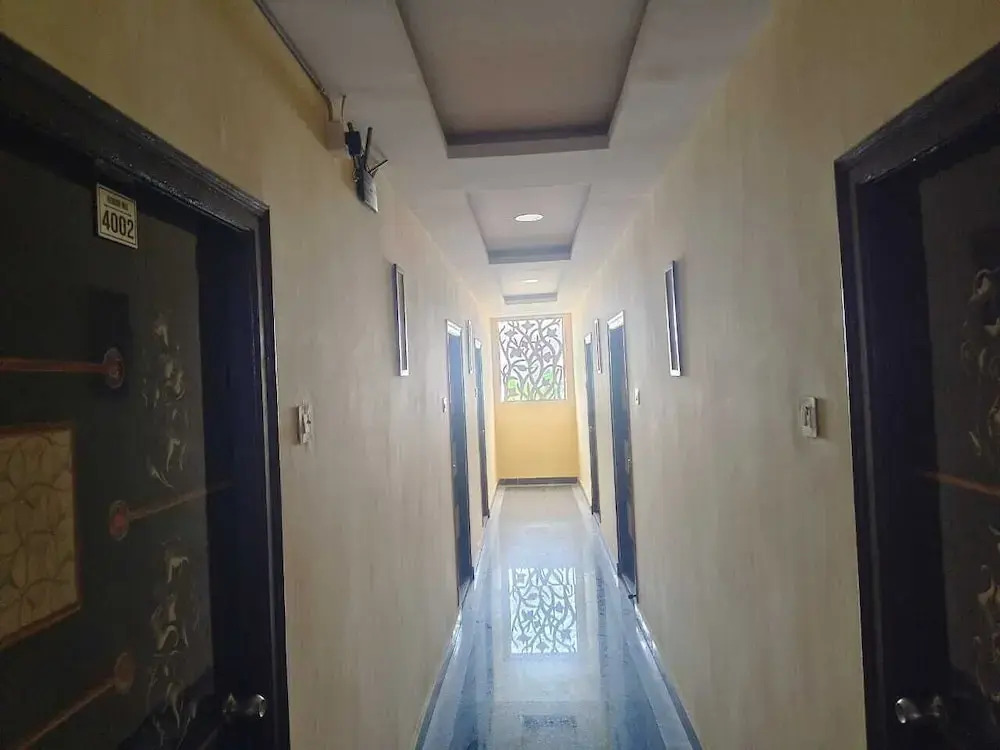 Hotel S L B Grand