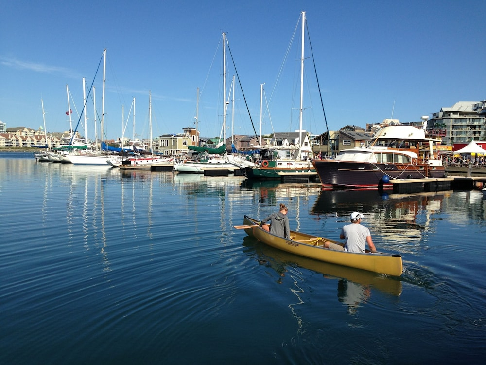 A Float Home B&B in Fisherman’s Wharf