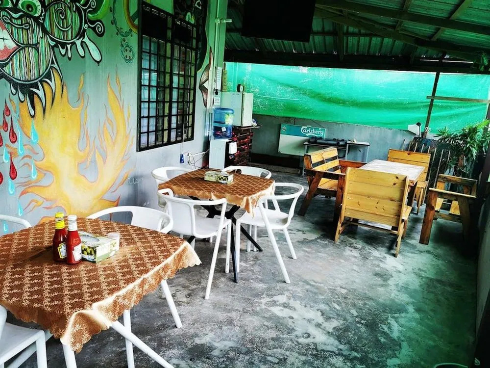 BOBI's Cafe Backpackers Hostel
