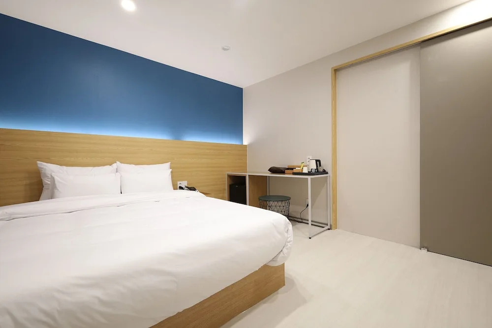 Calm Rest Hotel Gimhae