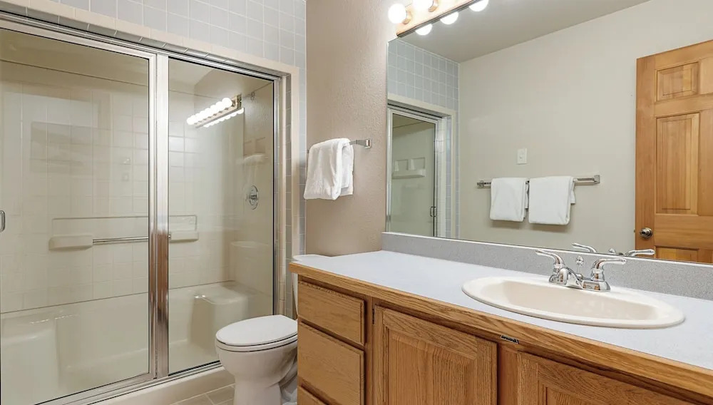 Riverside Condos D01 by Avantstay Condo Close To Downtown, Town Park & Ski Lift #8