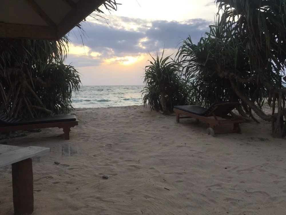 White Sand Villa - Beach front