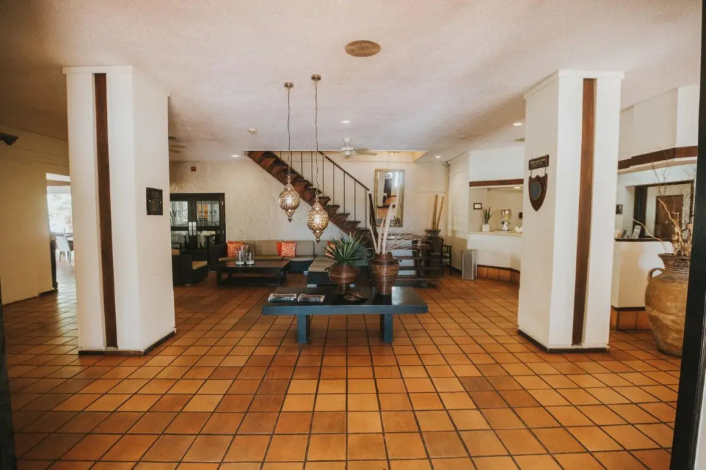 Отель Voco Surfside Aruba 
