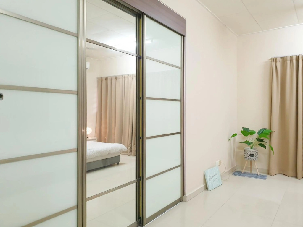 Airport Garden Stay #corner hoise 5 rooms #free wifi #parking #tv chanel