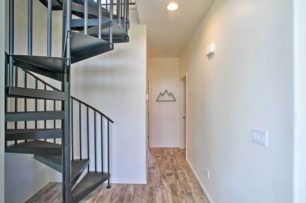 Mountain View Modern Cabin: Luxury Pine Home!