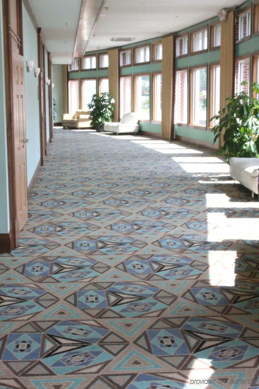 Delta Hotels Huntington Mall