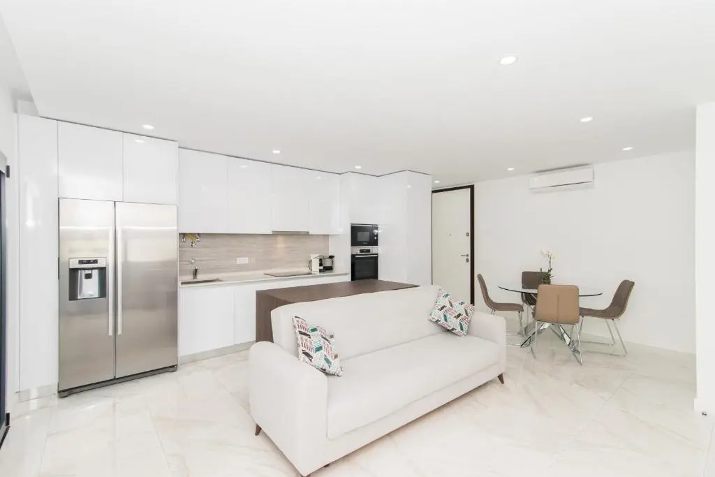 800m From the Boat to Praia das Cabanas, With Pool, Terrace, Wifi and air con