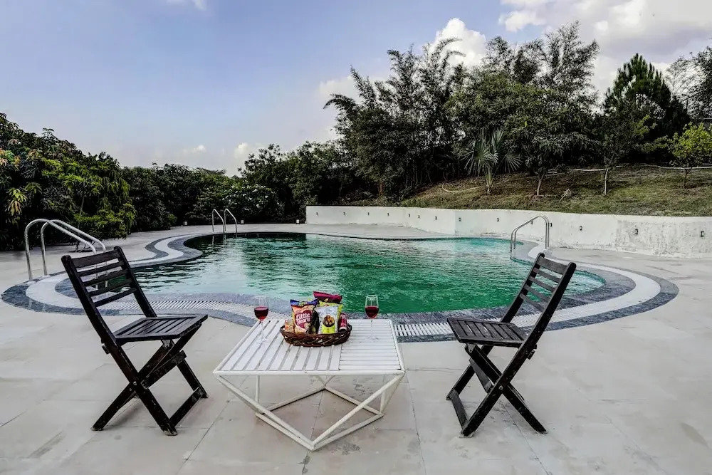Alaya Stays Fortezza | Pet-friendly 6-BHK Farmhouse With Private Pool