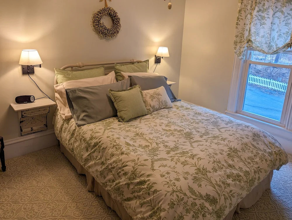 Hudson Manor Bed & Breakfast