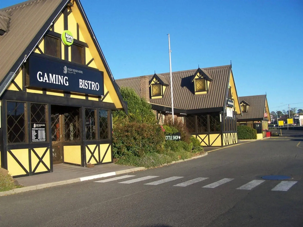 Olde Tudor Hotel