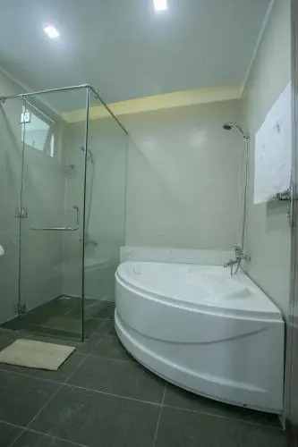 R  R Apartments