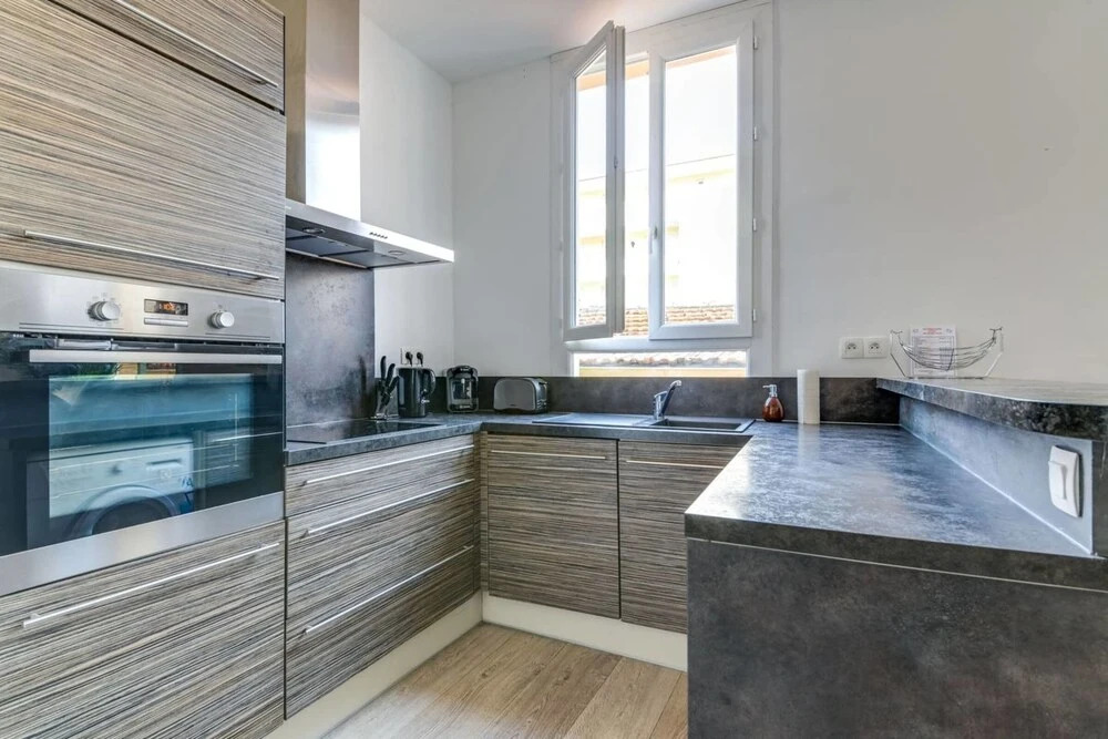 Beautiful Modern 2 Bedroom Apartment in Center