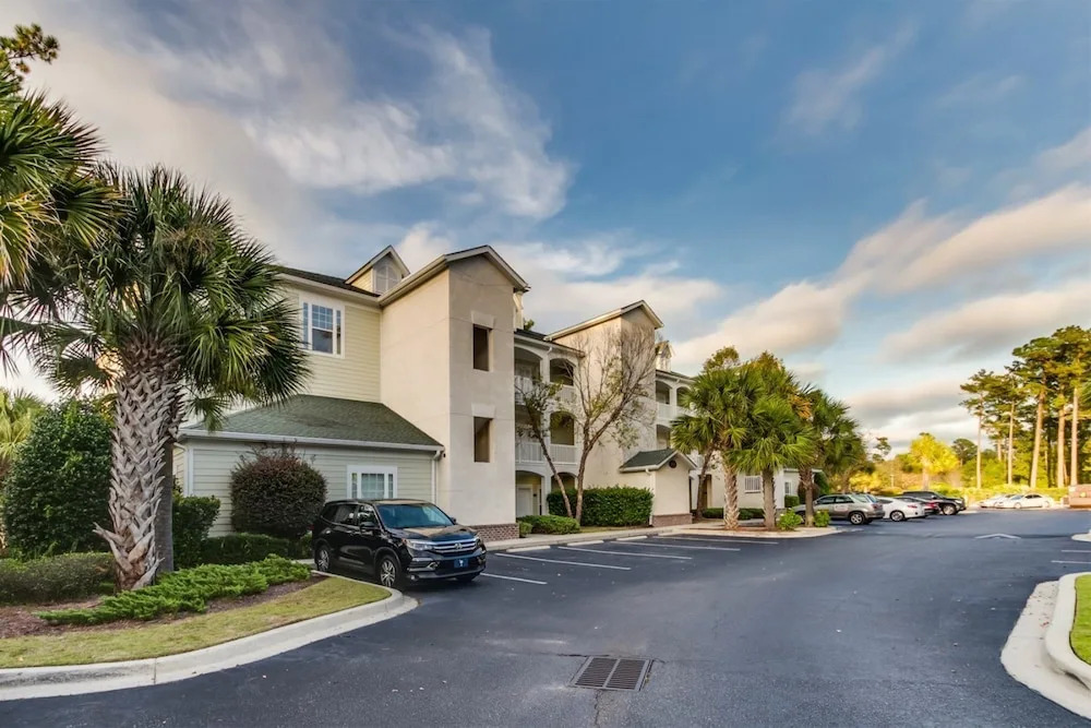 World Tour Golf Links Condos by Escape
