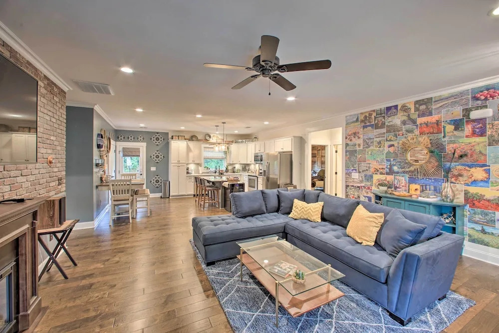 2 Mi to Downtown: Luxe Greenville Retreat!