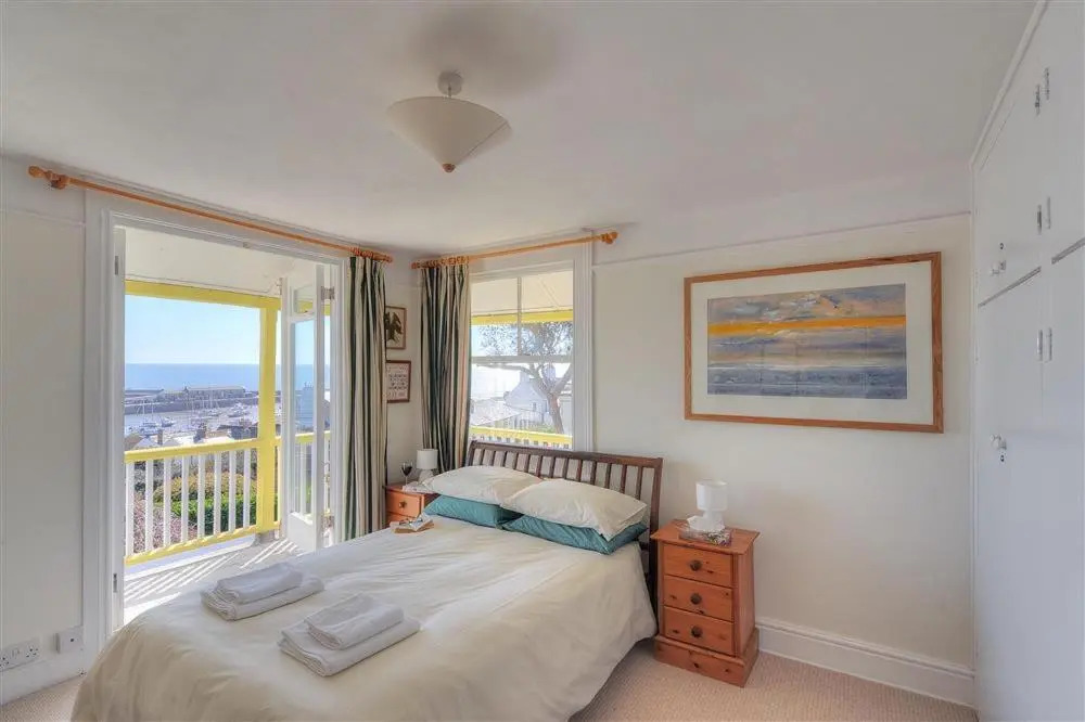 2 Harbour Heights