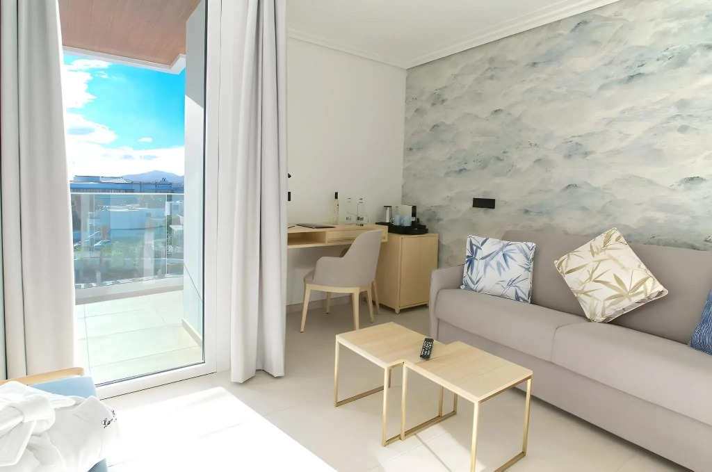 Hotel Lava Beach