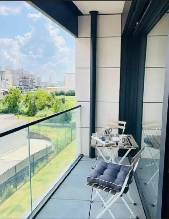 Cosy 1 bedroom in City Center w Terrace