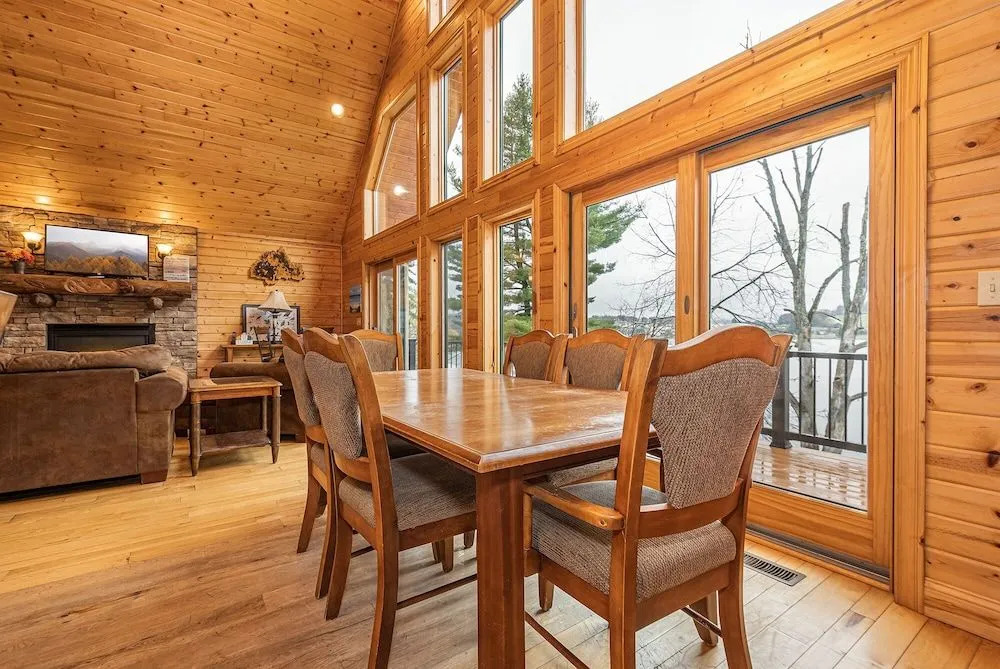 Lakeside Lodge