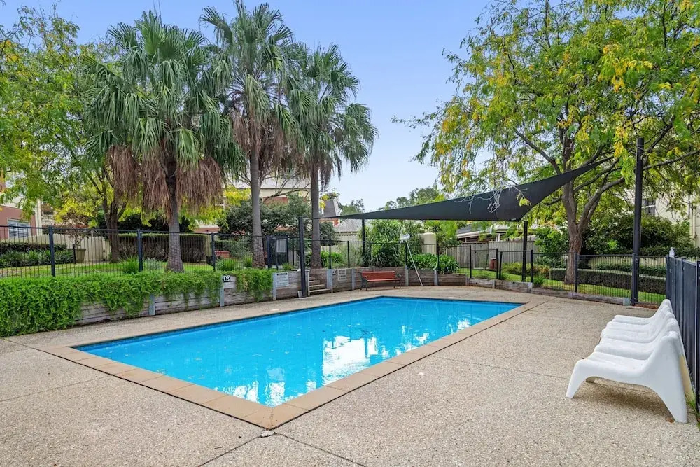 Perfect 2-bed Inner-city Home With Pool & BBQ Area