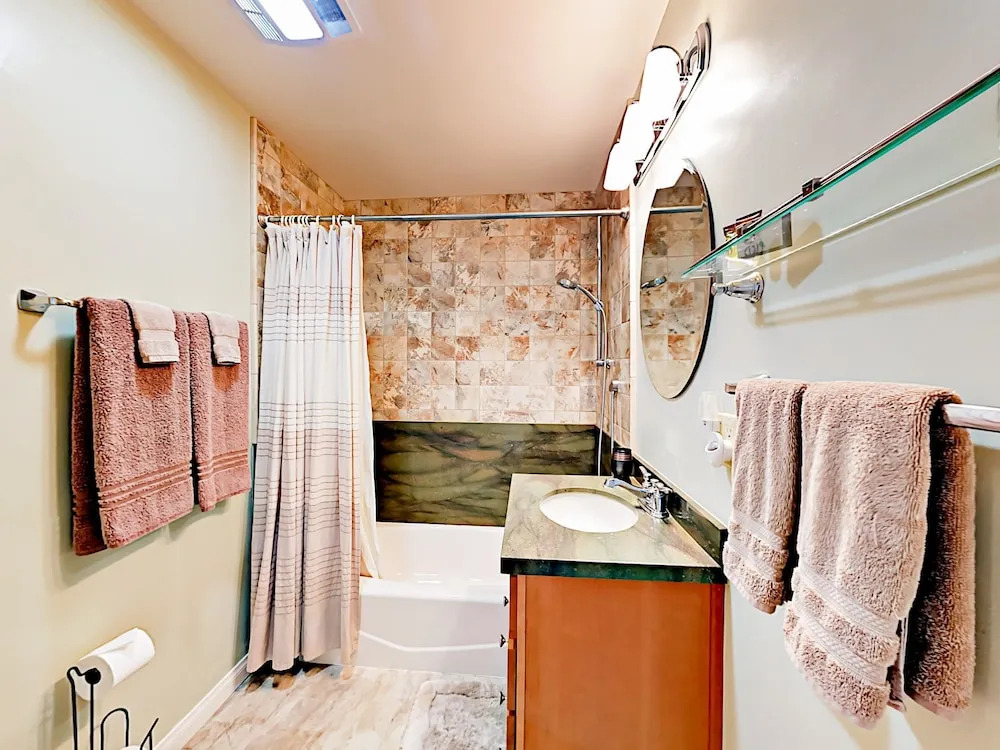 Delightful 2BR Ventura Duplex by RedAwning
