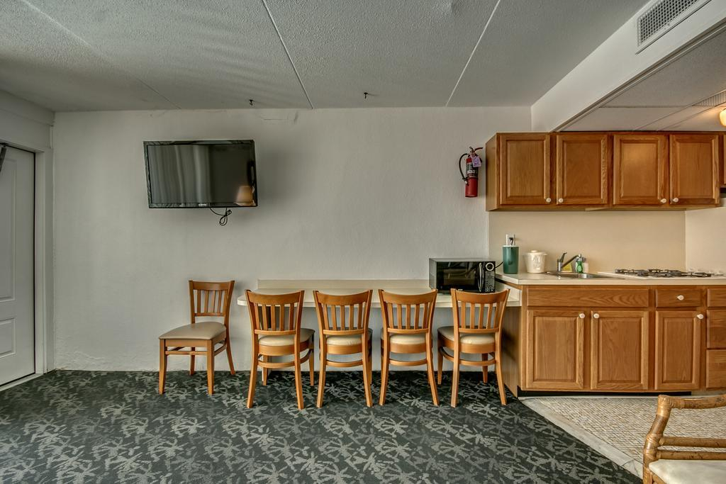 Admiral Resort Motel