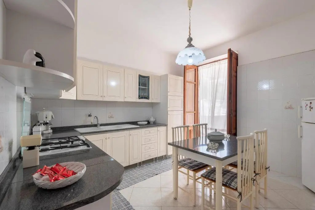 Casa Viola 1 piano 100 mt dal mare
