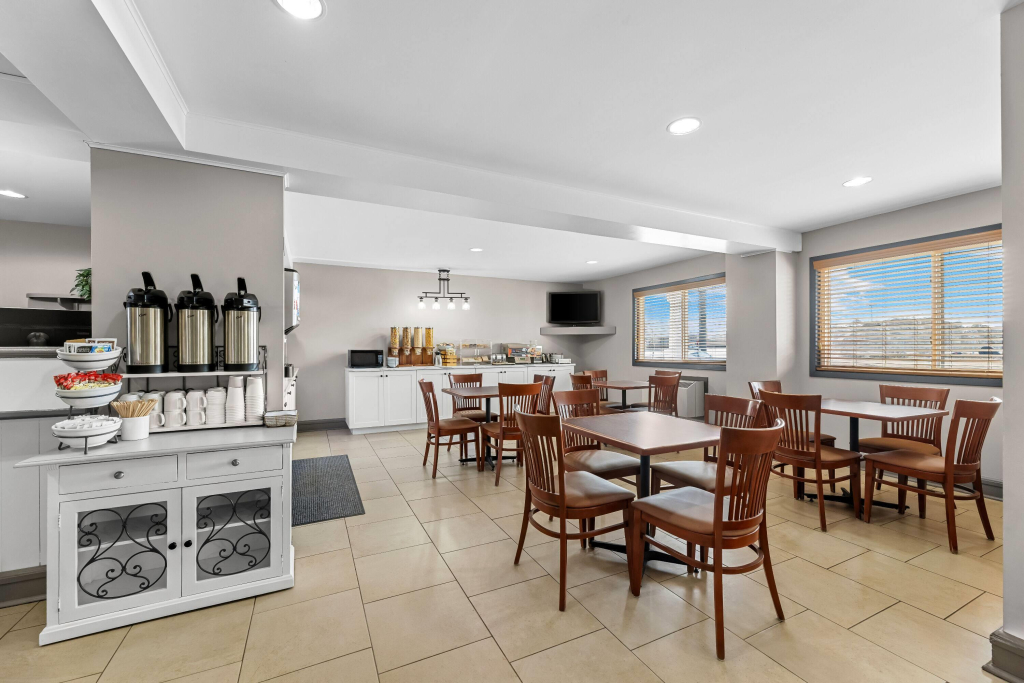 Travelodge Suites by Wyndham Regina - Eastgate Bay