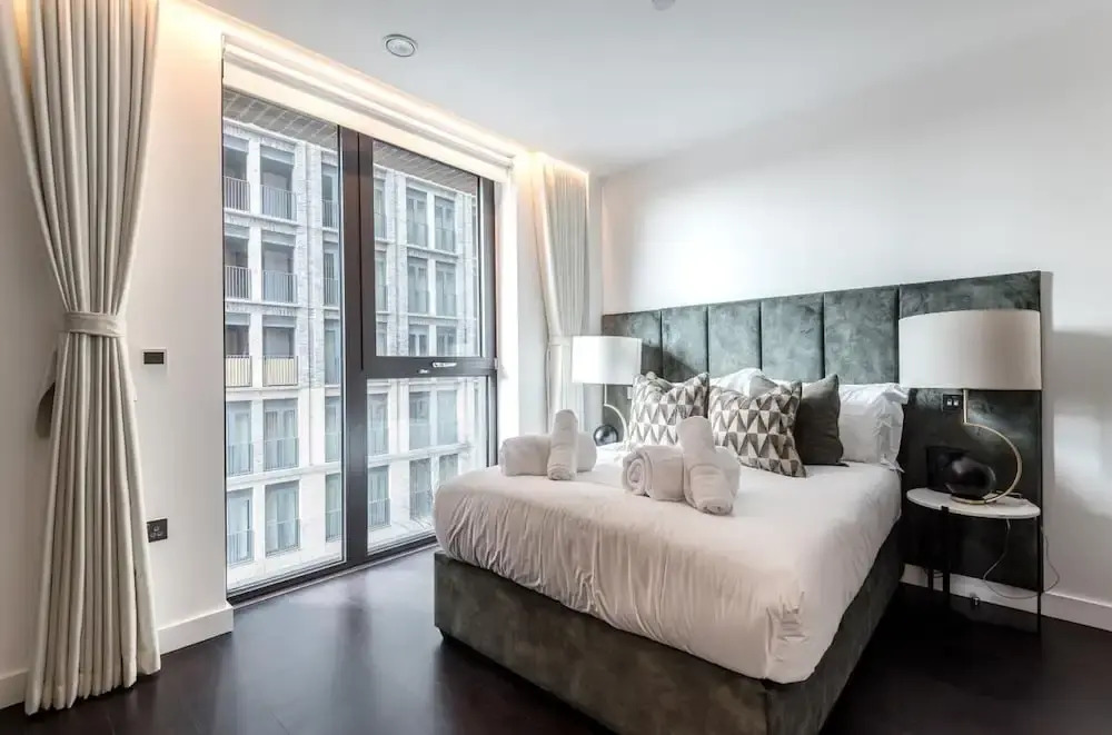 Luxury Riverfront Retreat in London