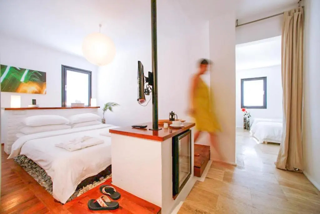 4reasons hotel + bistro | 12+