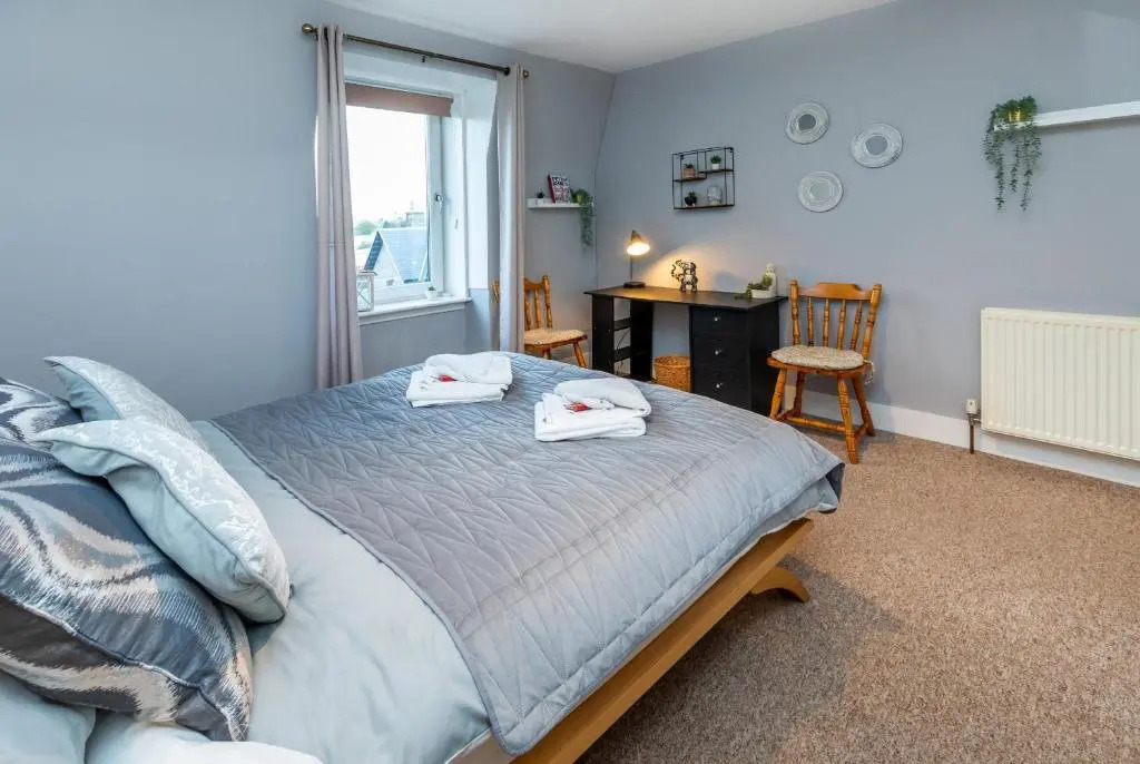 Modern Aberdeen City apartment free parking