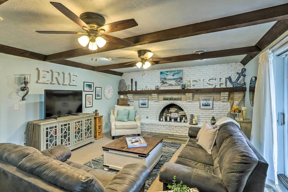 Vermilion River Home w/ Hot Tub & Private Dock