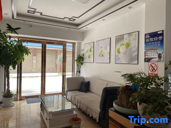 Qujing Neighbor Youshe Theme Hotel