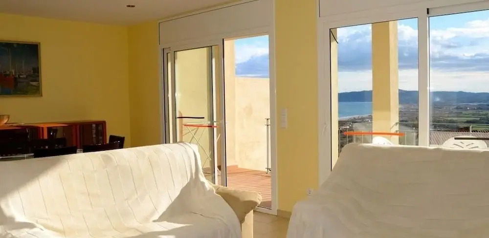 Casa con piscina y bonitas vistas al mar