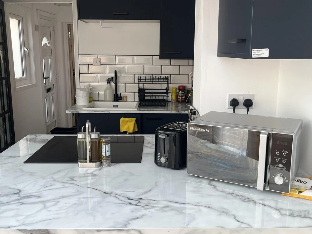 Newly Refurbished 1-bed Apartment in Croydon Se25